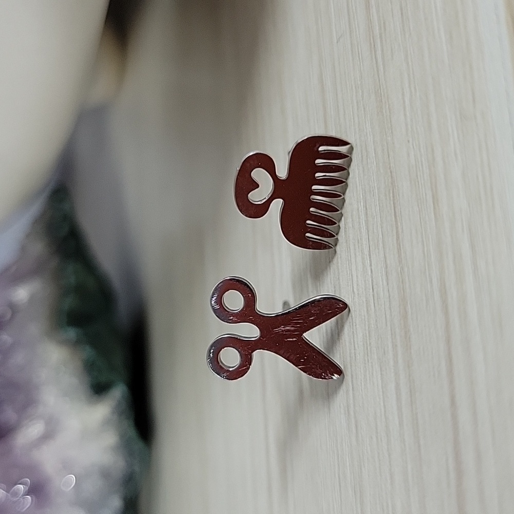 Hair Stylist Barber Stud Earrings, unisex - Picture 5 of 5